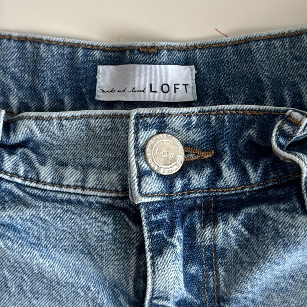 Acid Washed Ripped Jean Denim Shorts SIZE 4 - Picture 2 of 7